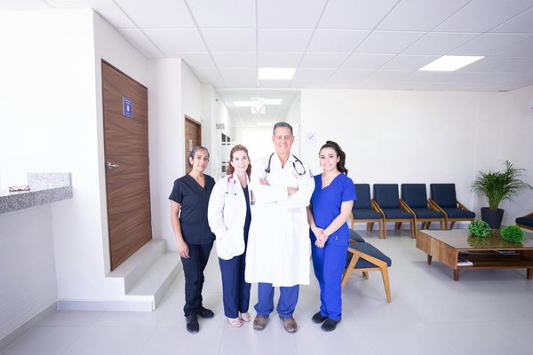 Découvrez les vertus de la thérapie par le rire : un remède surprenant contre les douleurs chroniques !